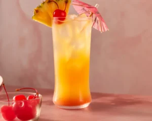 Delicious Bahama Mama cocktail with rum, orange juice, and pineapple juice.