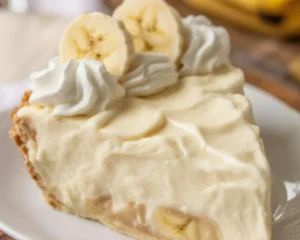 Delicious homemade banana cream pie with layers of custard and ripe bananas