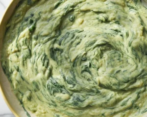 Delicious creamed spinach made with fresh spinach, garlic, and creamy sauce.