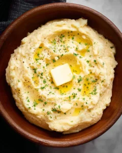 Creamy Crockpot Mashed Potatoes in a serving bowl