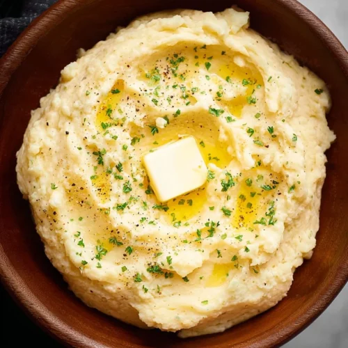 Slow Cooker Garlic Mashed Potatoes with Chives 2 Slow Cooker Garlic Mashed Potatoes with Chives