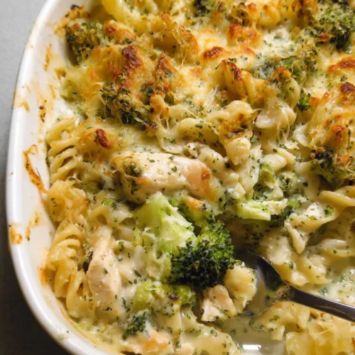 Creamy Chicken and Broccoli Pasta Bake 2 Easy Creamy Chicken and Broccoli Pasta Bake
