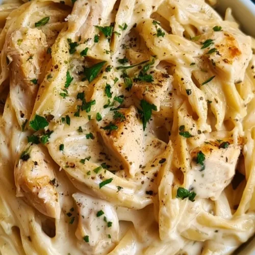 Crockpot Chicken Alfredo (Creamy and Easy) 3 Creamy crockpot chicken alfredo with penne, shredded chicken, and Parmesan