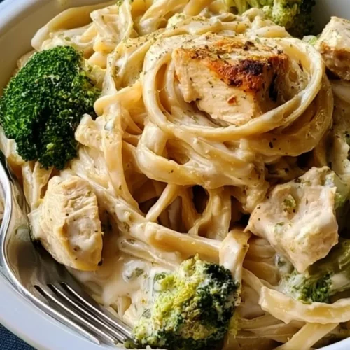 Instant Pot Chicken Fettuccine Alfredo with Broccoli 2 Instant Pot Chicken Fettuccine Alfredo with Broccoli